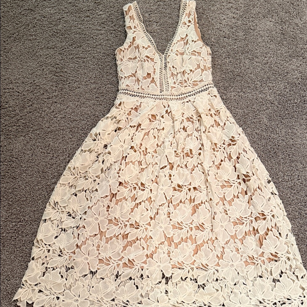 Romeo & Juliet Couture Cream Floral Midi Dress